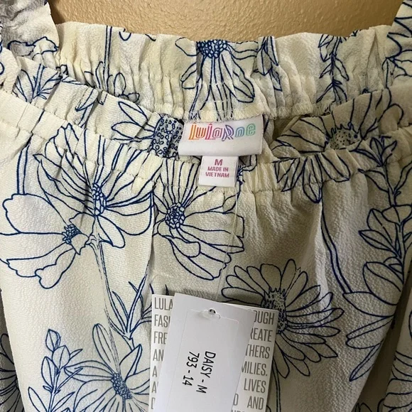 Lula Roe Daisy - Picture 2 of 2